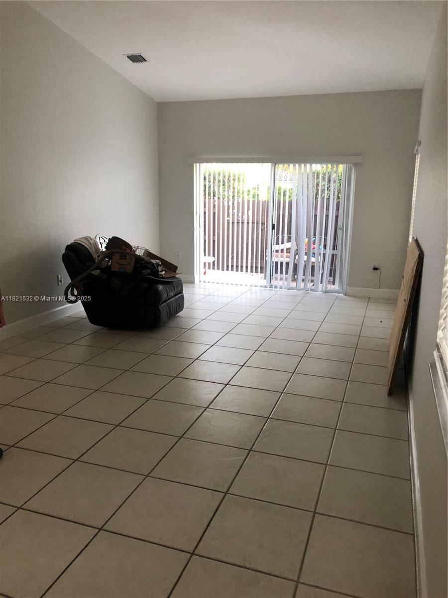 Doral, FL 33178,10932 NW 69 ST