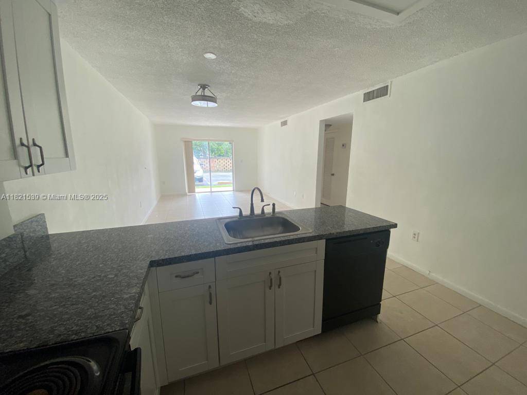 Miami Lakes, FL 33014,13920 Lake Placid Ct #B19