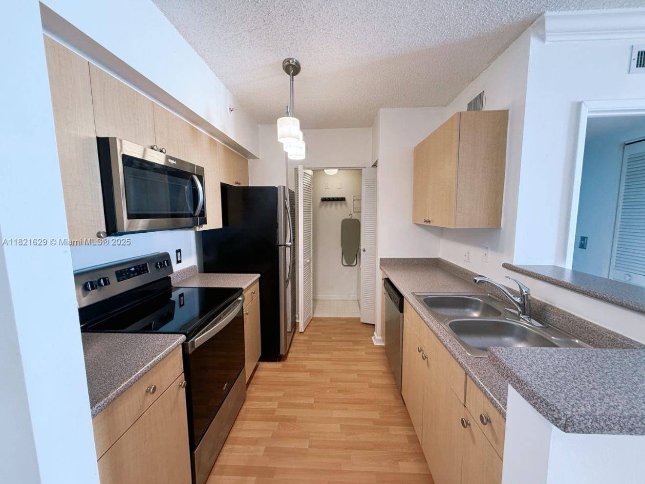 Hollywood, FL 33020,1919 Van Buren St #610A
