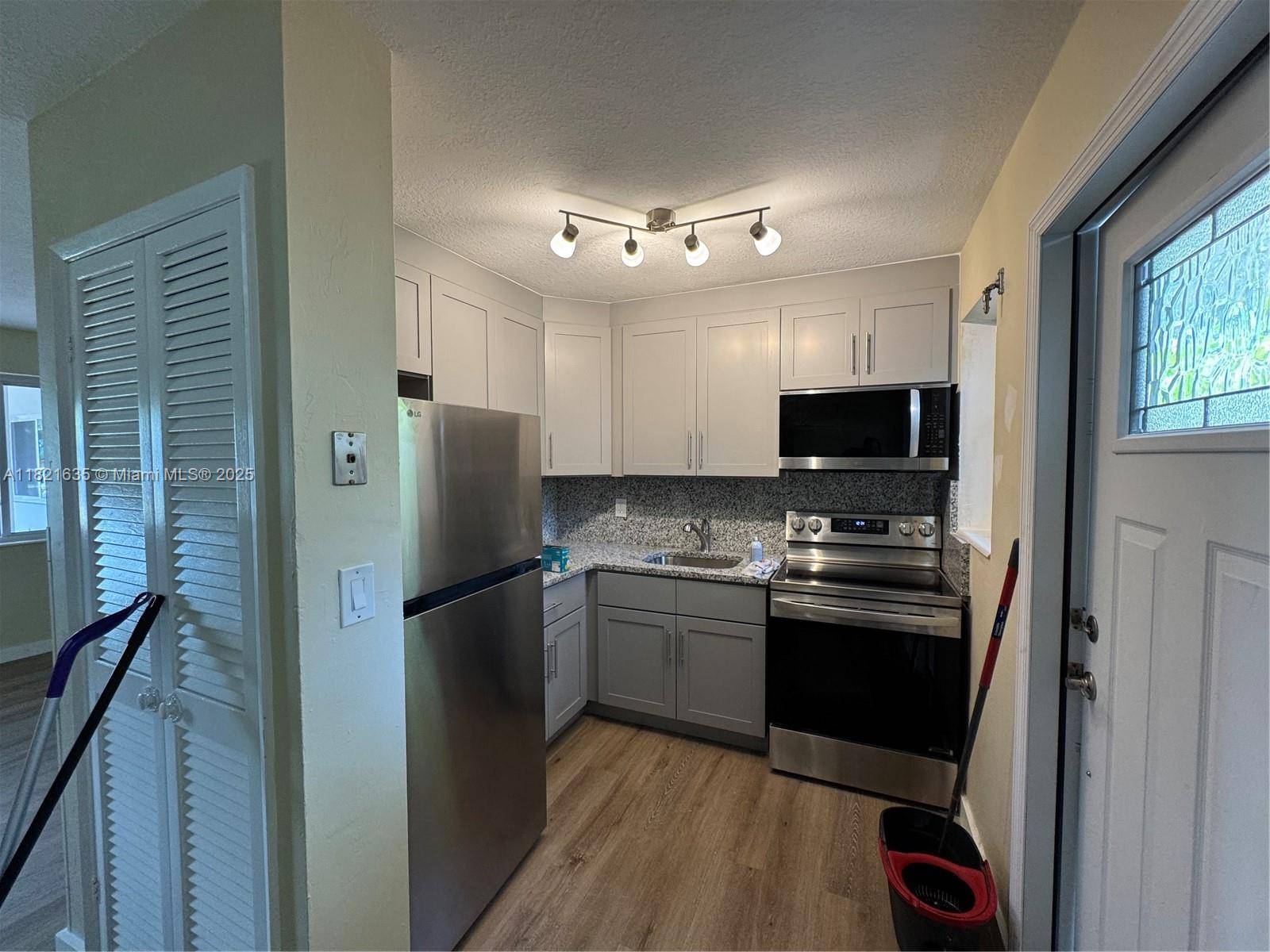 Hollywood, FL 33020,707 S 19th Ave #2