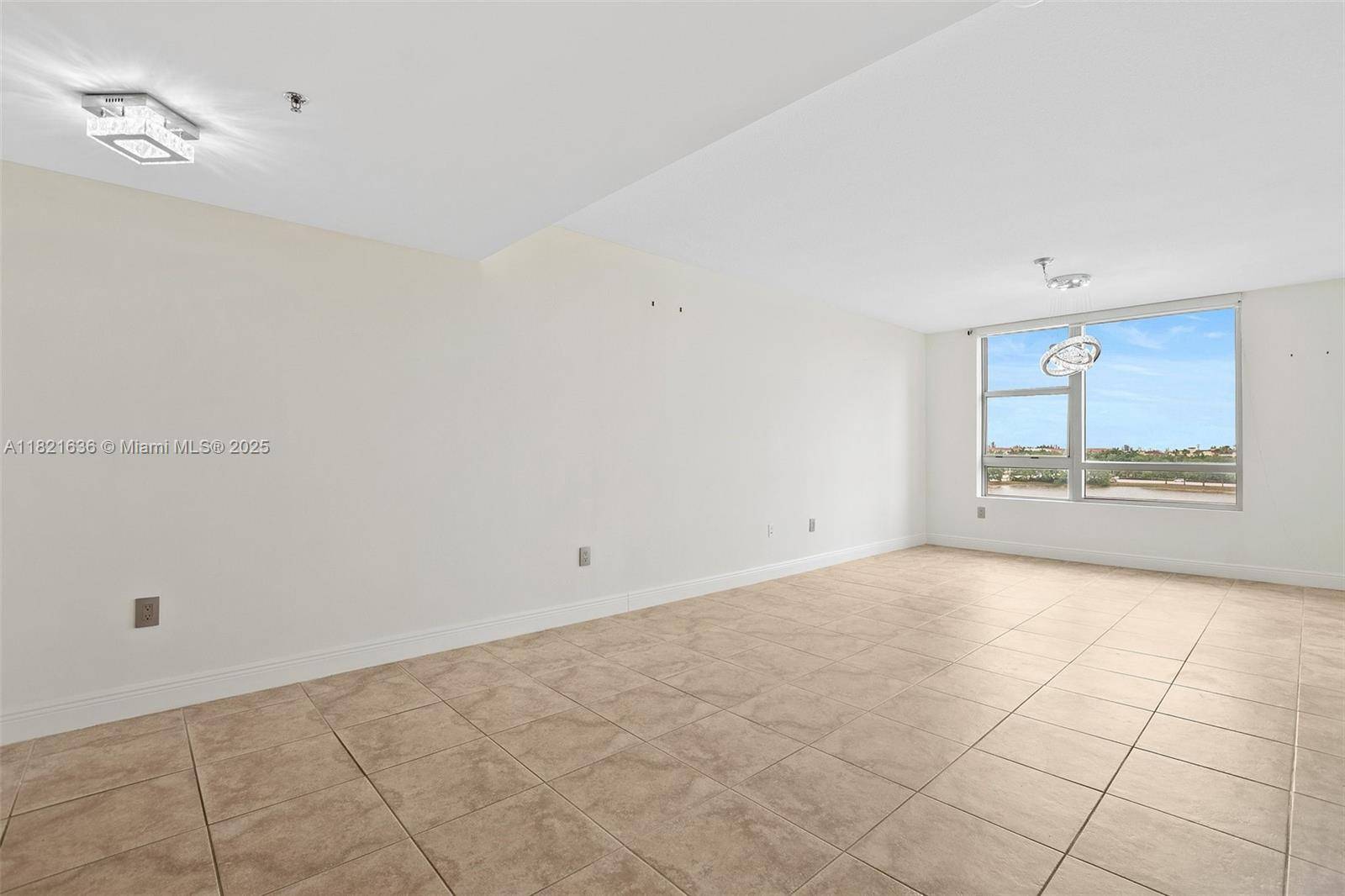 Sunrise, FL 33323,2681 N Flamingo Rd #608S