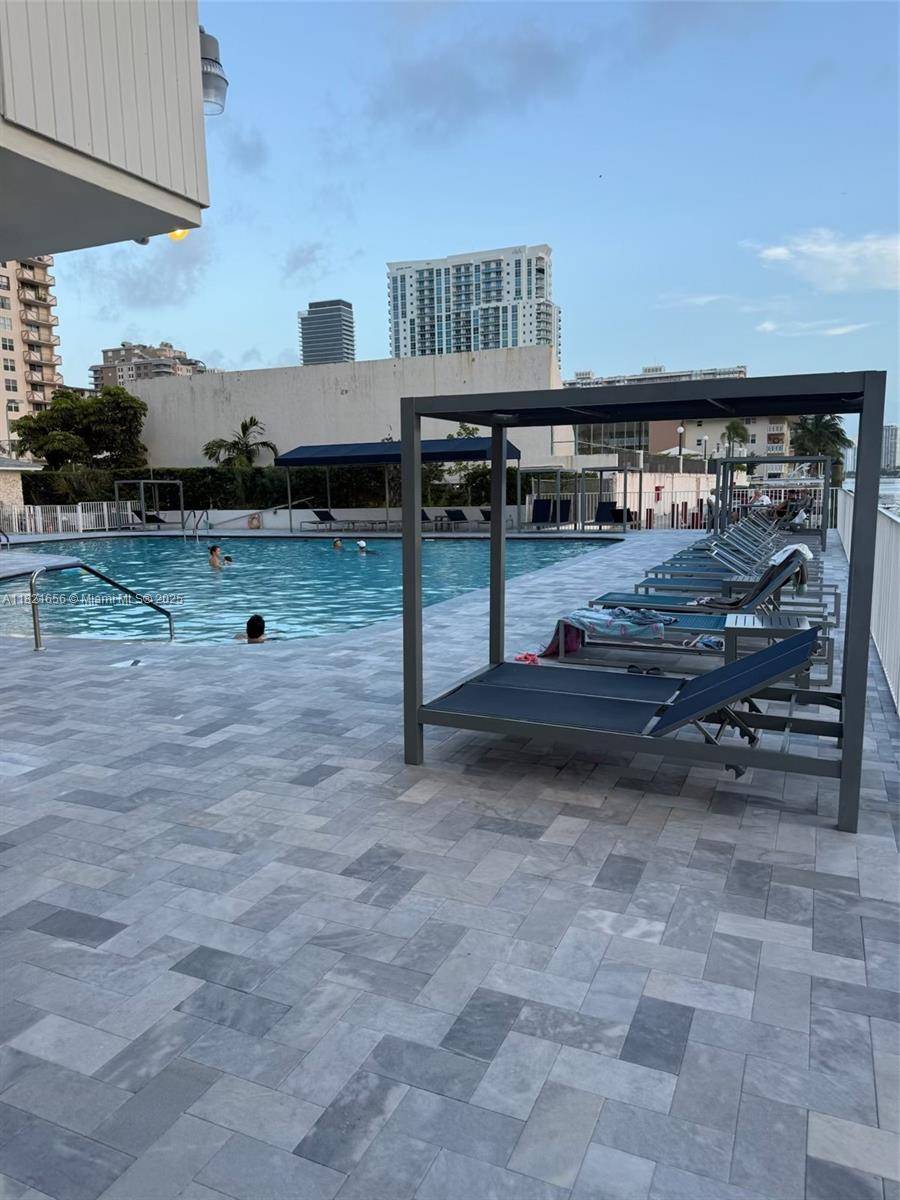 Hallandale Beach, FL 33009,1833 S Ocean Dr #305