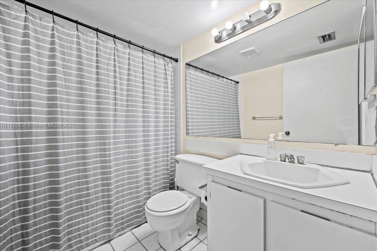 West Palm Beach, FL 33409,1014 Green Pine Blvd #H1