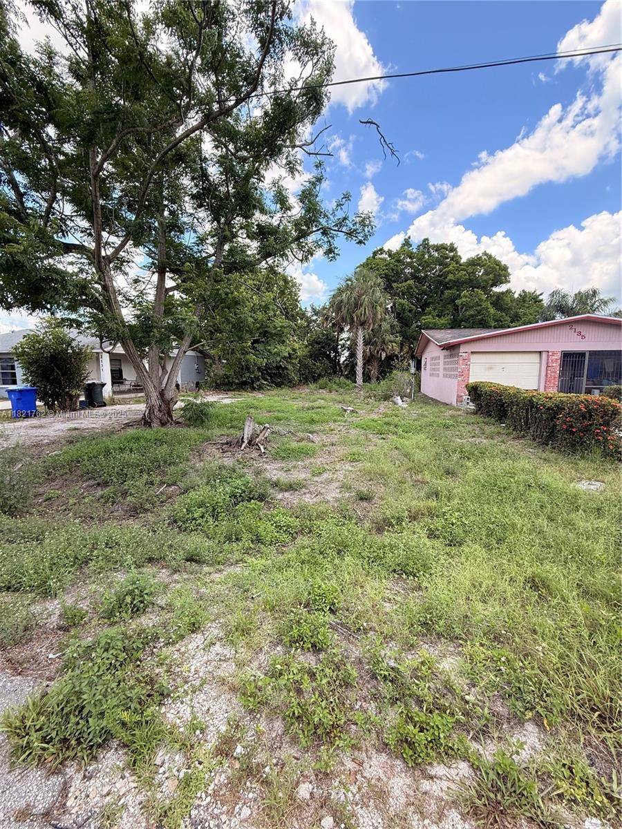 Fort Myers, FL 33916,2133 Davis