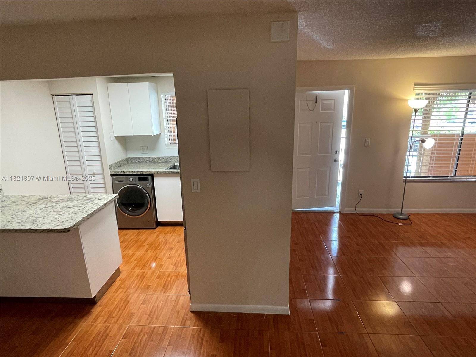 Davie, FL 33314,6900 SW 39th St #206J