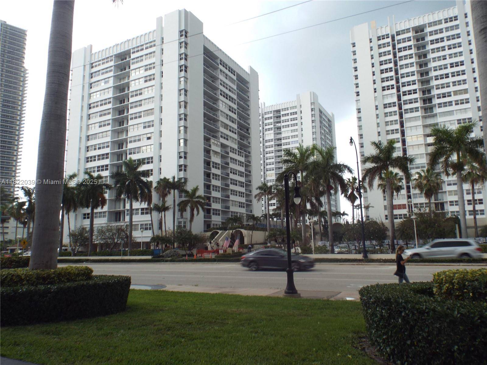Hallandale Beach, FL 33009,1904 S Ocean Dr #405