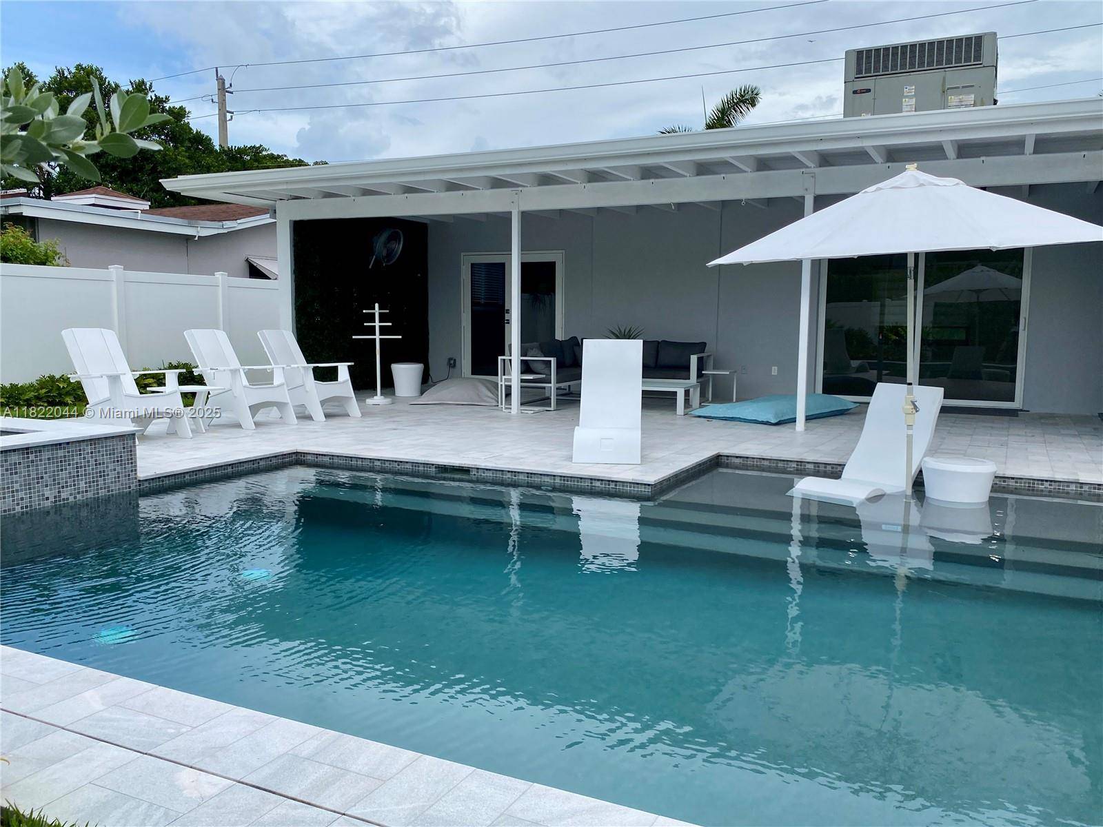 Hollywood, FL 33019,1321 Garfield St