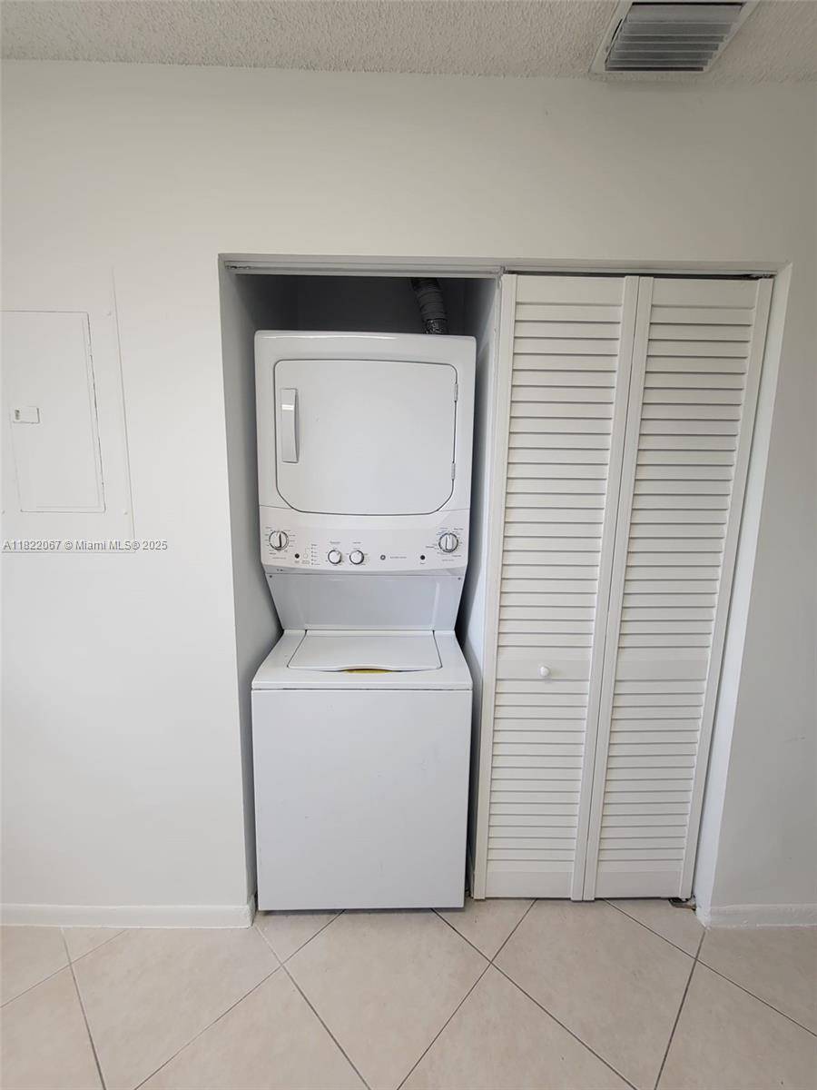 Coral Springs, FL 33067,5641 Riverside Dr #301B1