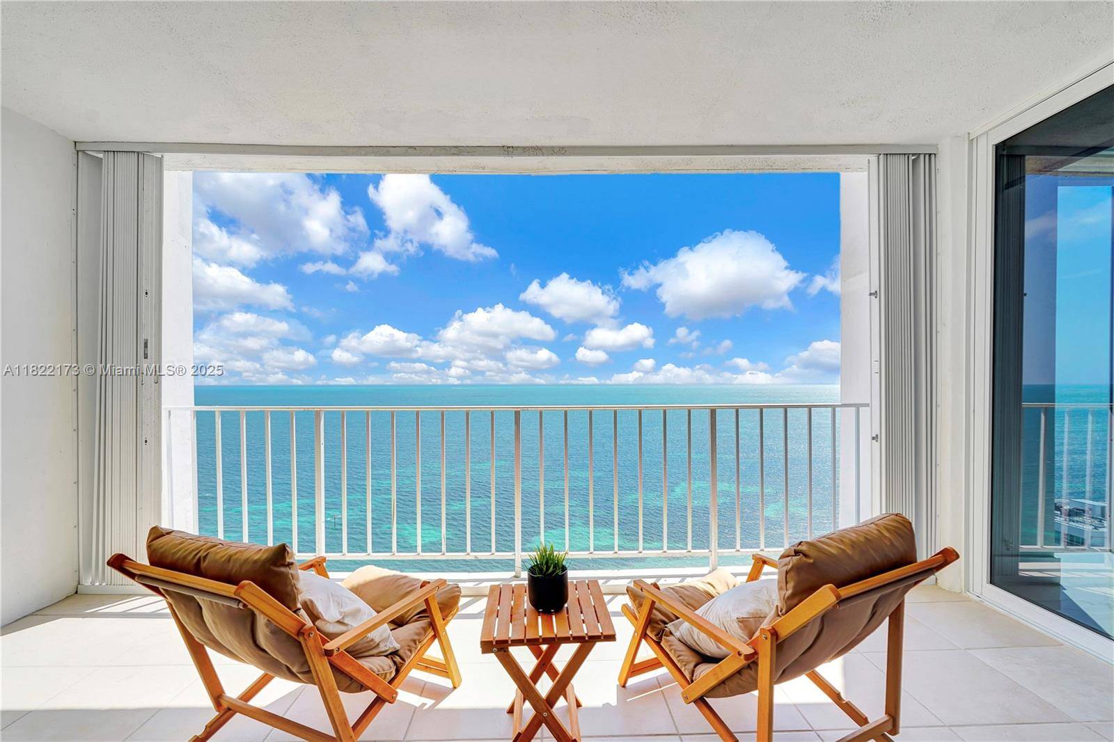 Key Biscayne, FL 33149,881 OCEAN DR #21D
