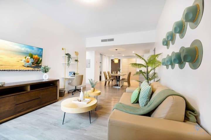 Hollywood, FL 33019,777 N Ocean Dr #N521