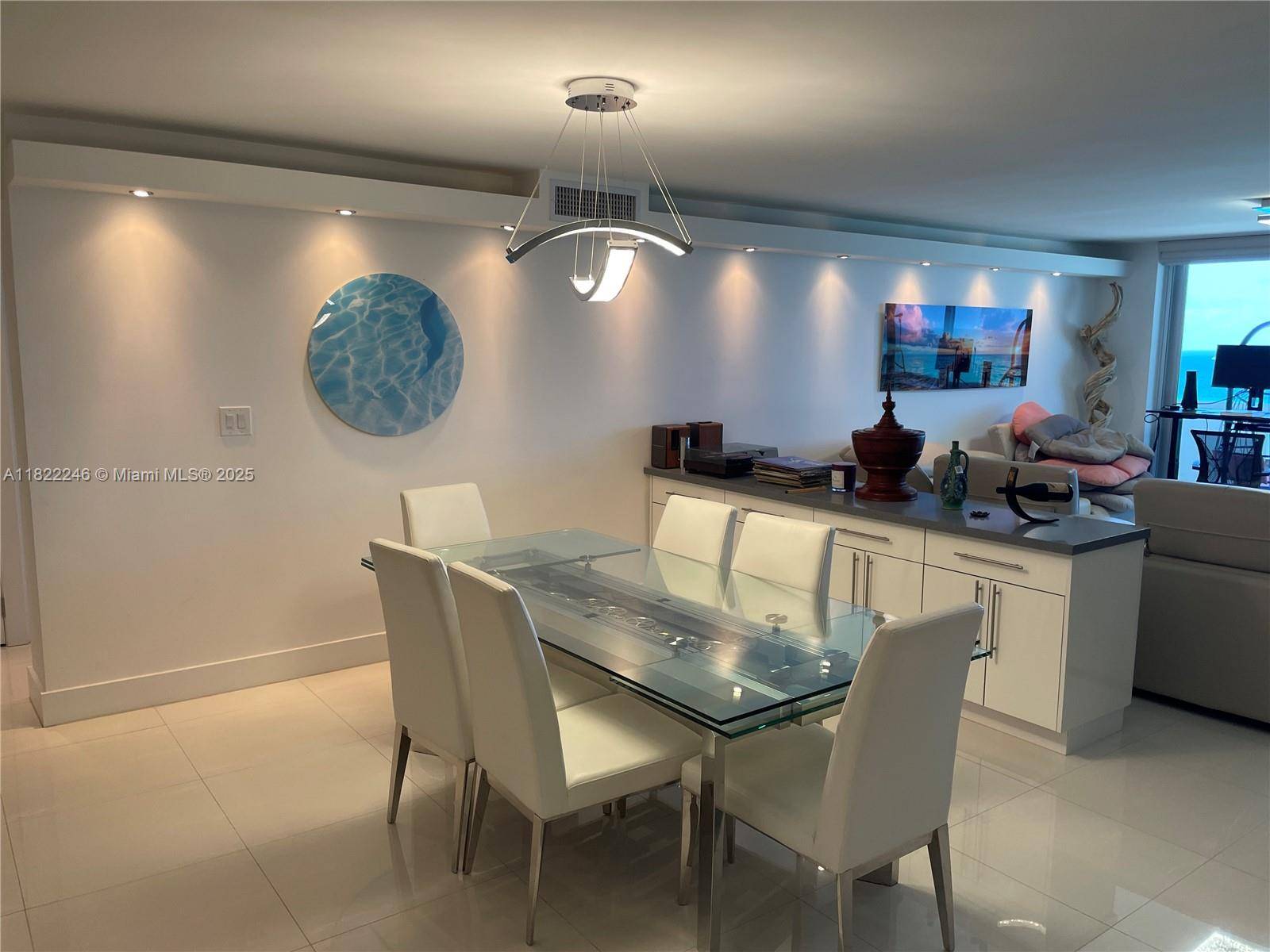 Miami Beach, FL 33140,6039 Collins Ave #1525