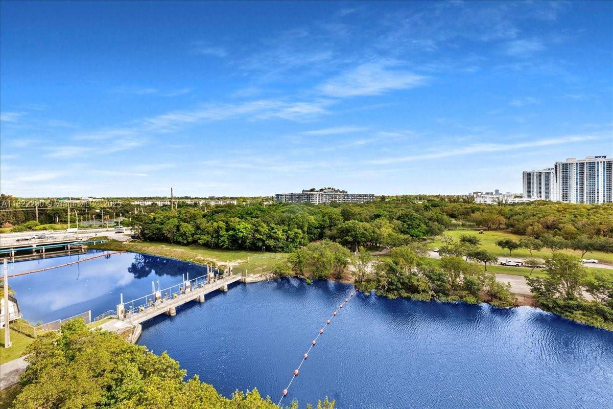 North Miami Beach, FL 33160,16385 Biscayne Blvd #804