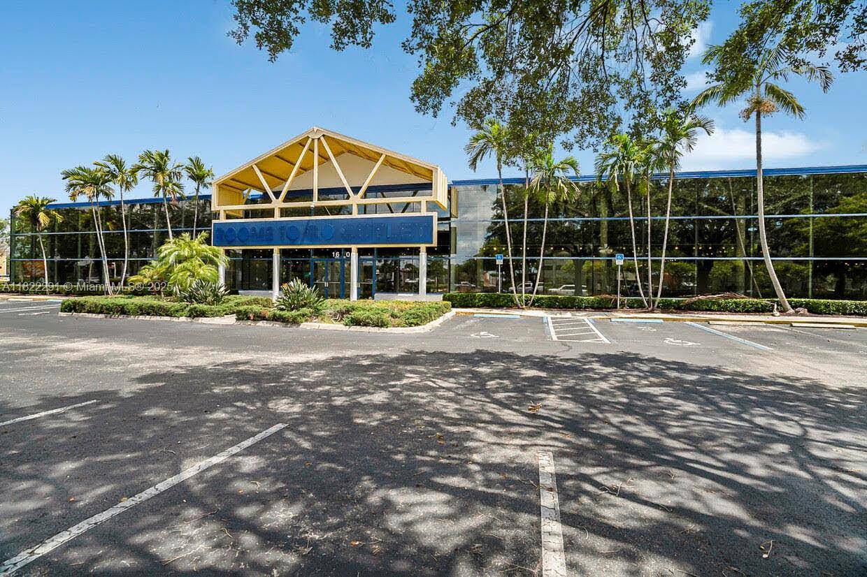 Oakland Park, FL 33311,1605 W Oakland Park Blvd