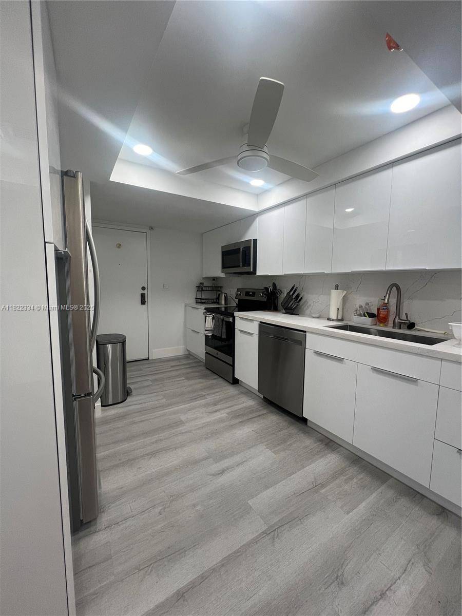 Lauderdale By The Sea, FL 33308,4900 N Ocean Blvd #212