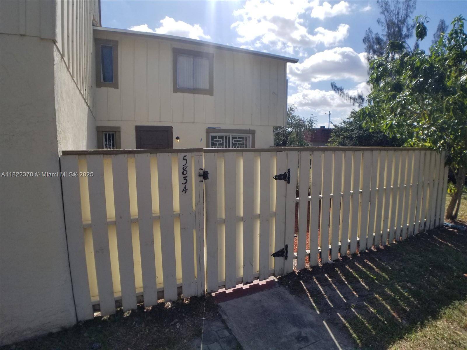 Lauderhill, FL 33313,5834 NW 21ST ST #41-B