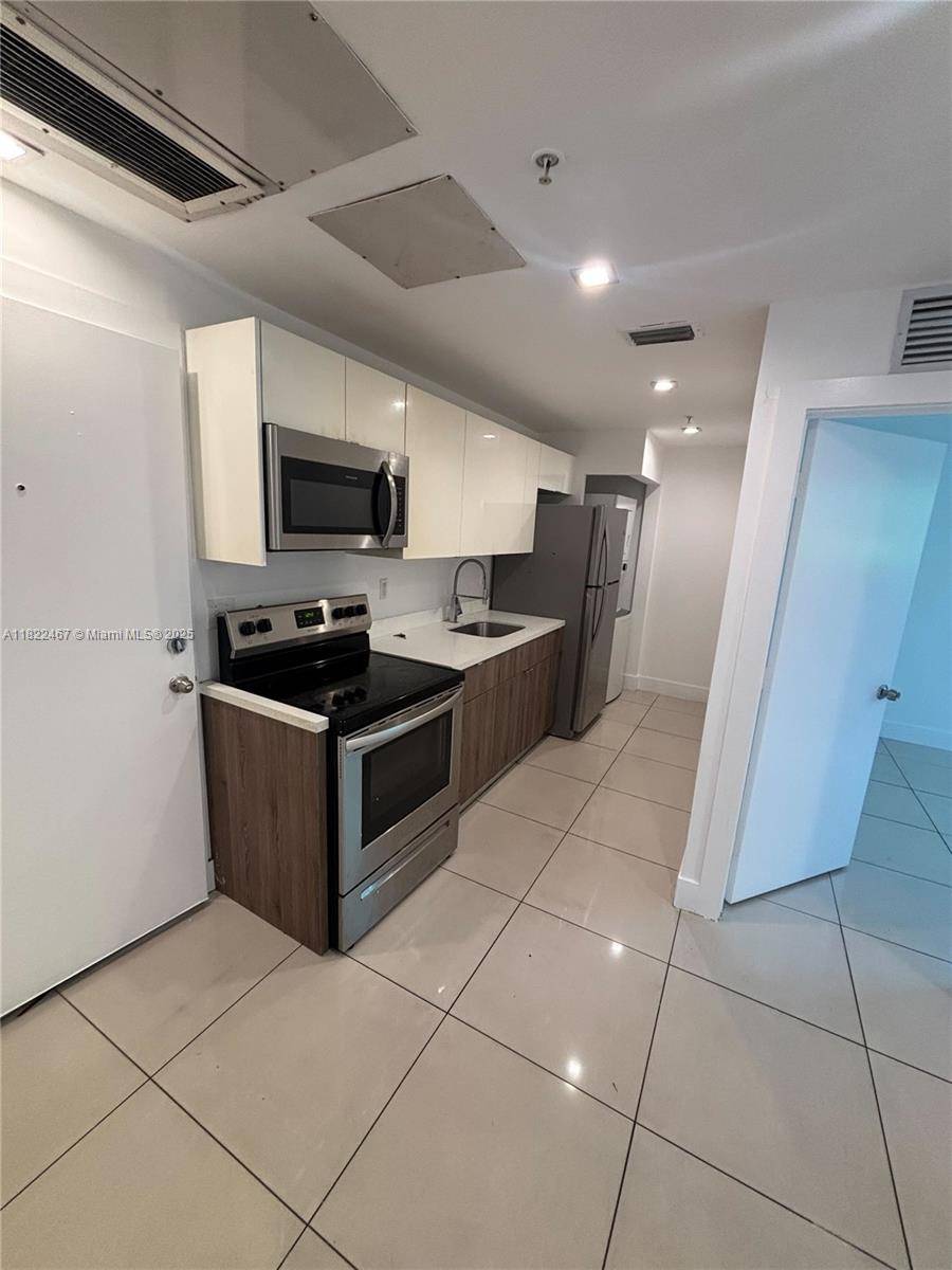 Miami, FL 33135,829 SW 18th #209
