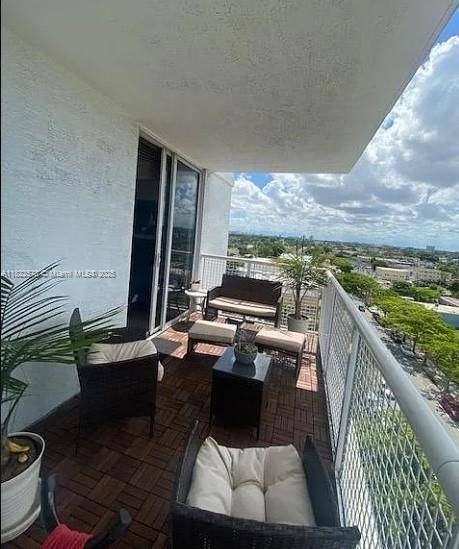 Miami, FL 33130,900 SW 8th St #904