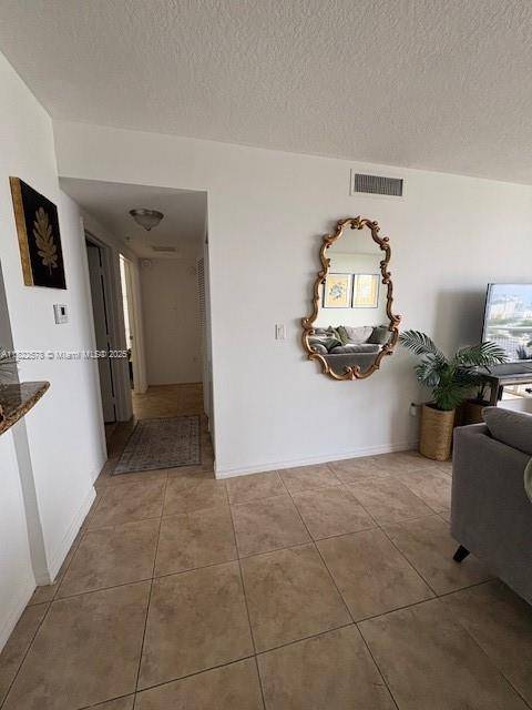 Miami, FL 33130,900 SW 8th St #904