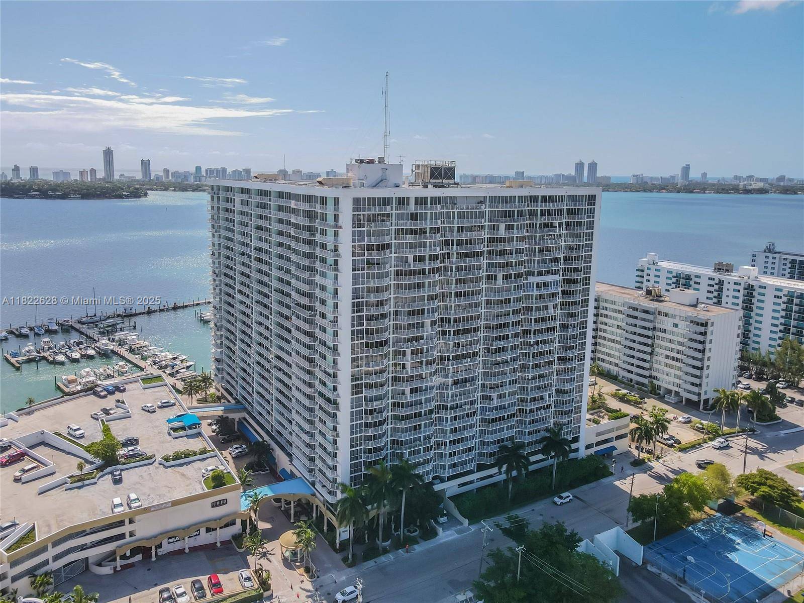 North Bay Village, FL 33141,7601 E Treasure Dr #PH112