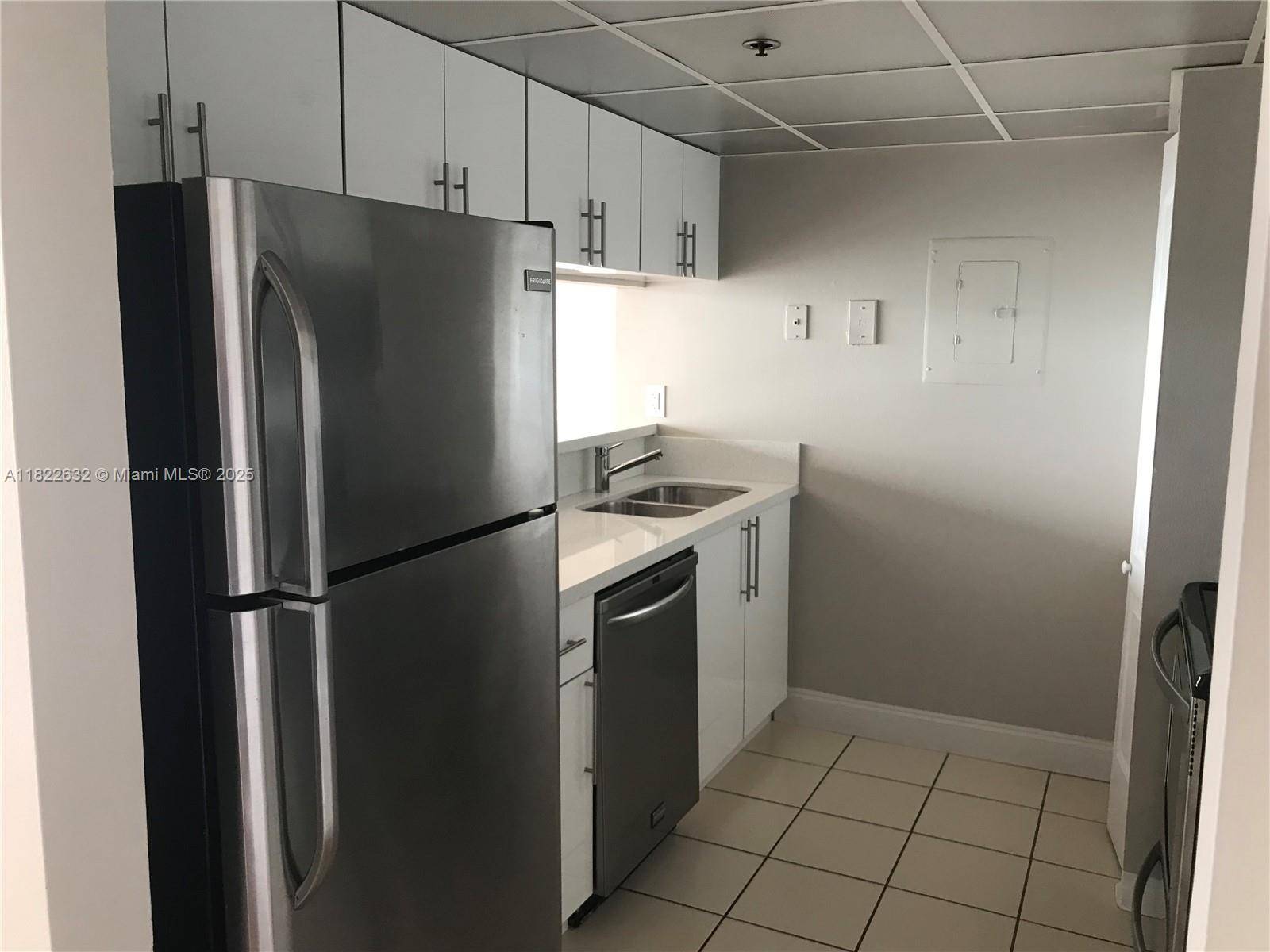 North Bay Village, FL 33141,7601 E Treasure Dr #2114