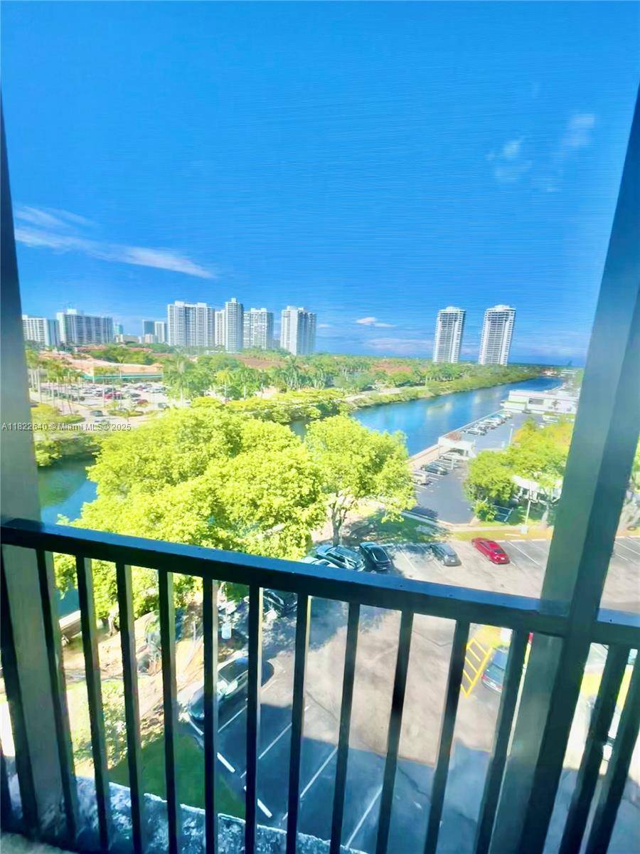 Aventura, FL 33180,3475 N Country Club Dr #816
