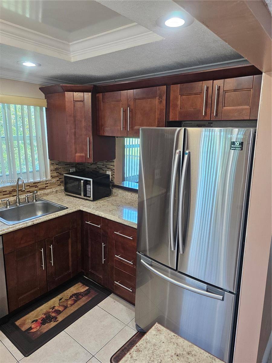 Lauderhill, FL 33319,3551 Inverrary Dr #304
