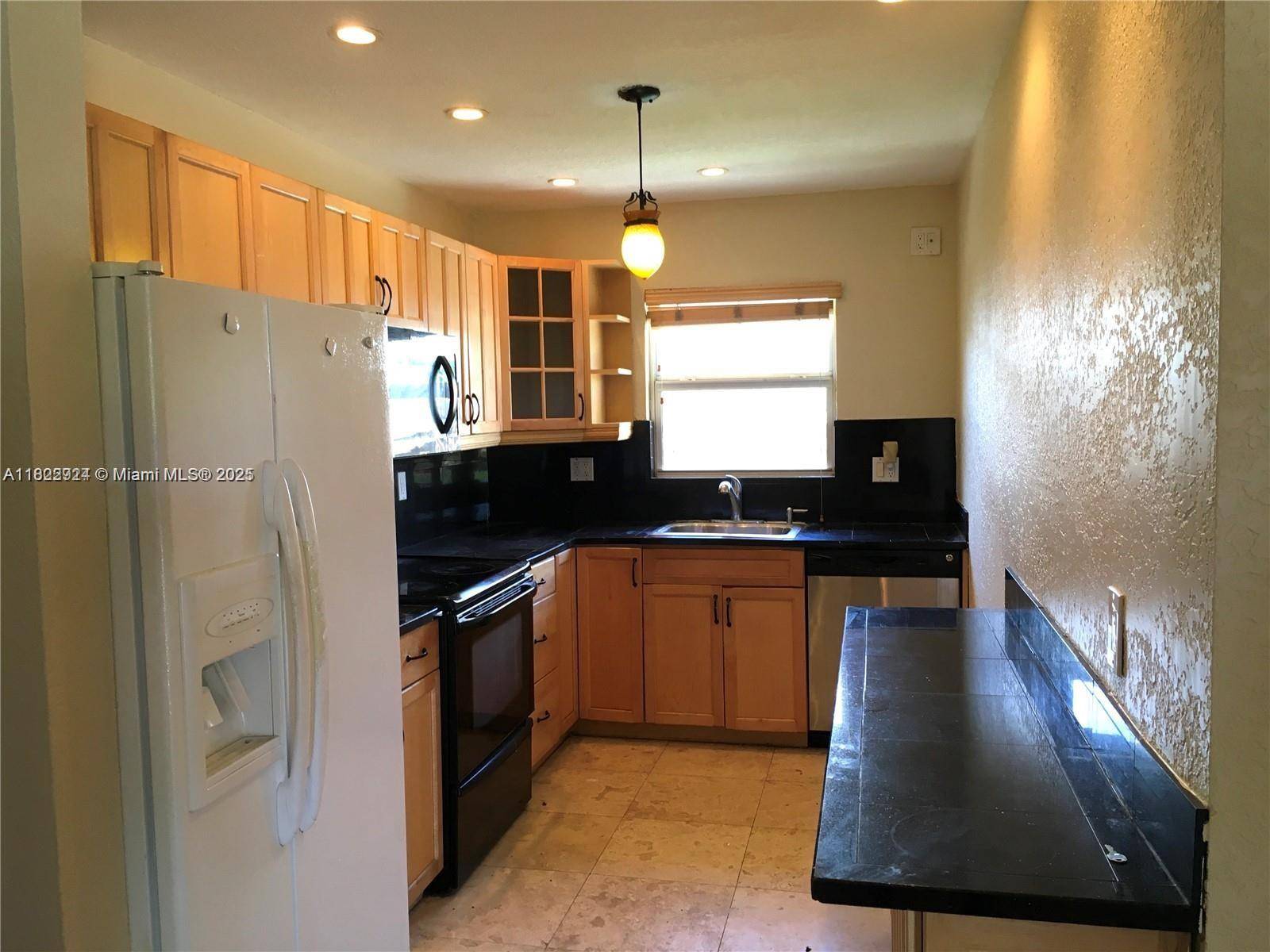 Fort Lauderdale, FL 33306,2724 NE 32nd St #2-3