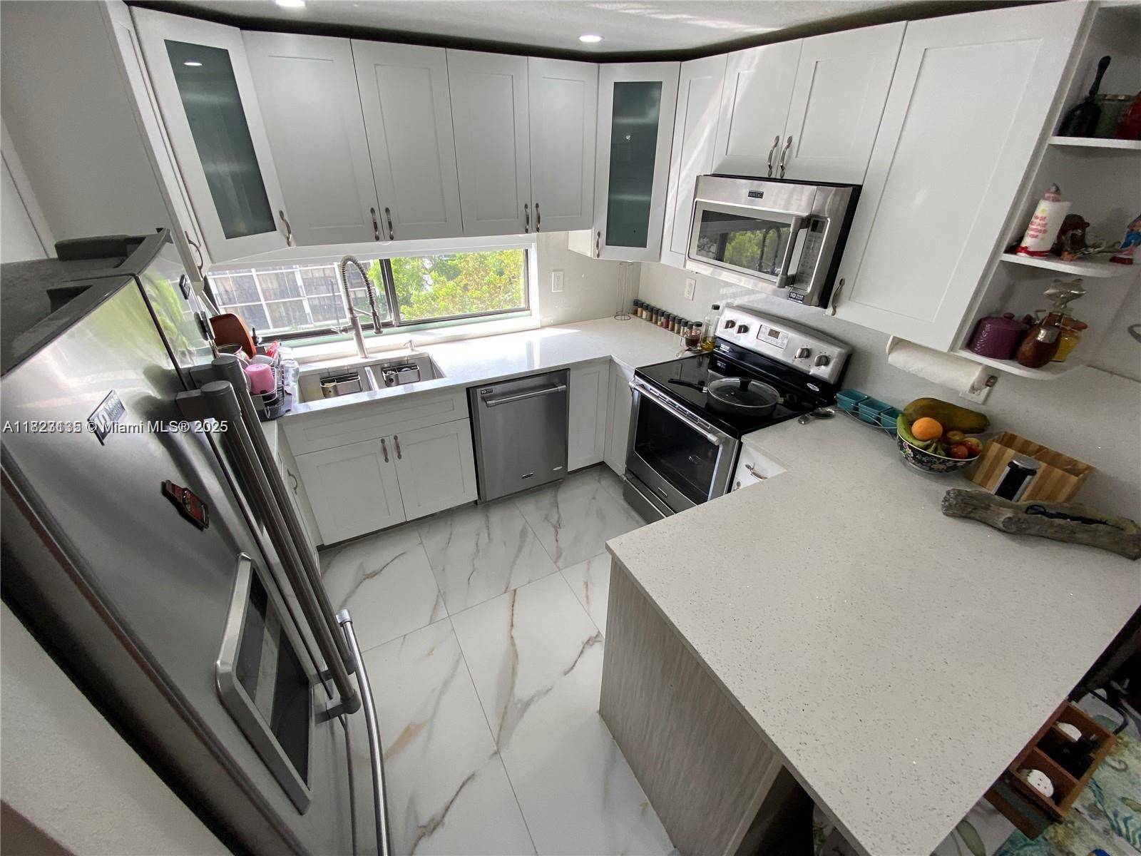 Sunny Isles Beach, FL 33160,17021 N Bay Rd #627