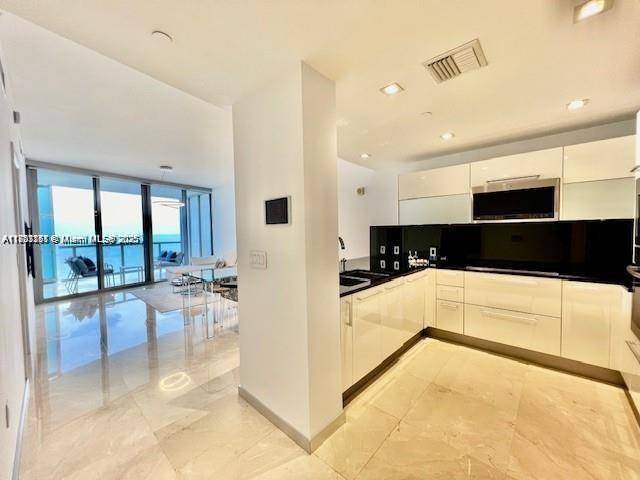 Sunny Isles Beach, FL 33160,17121 Collins Ave #1003