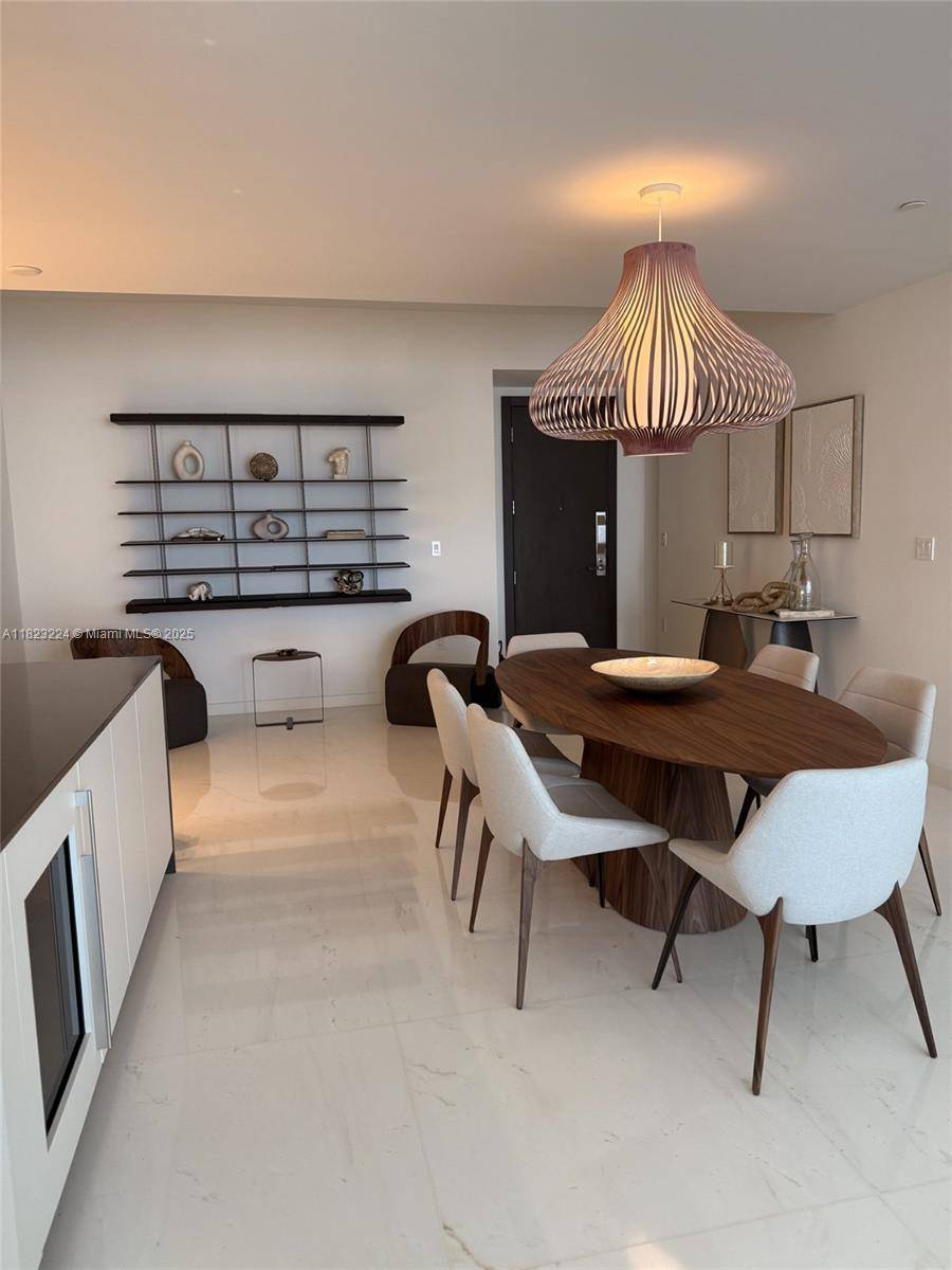 Miami, FL 33131,300 Biscayne Blvd Way #5009
