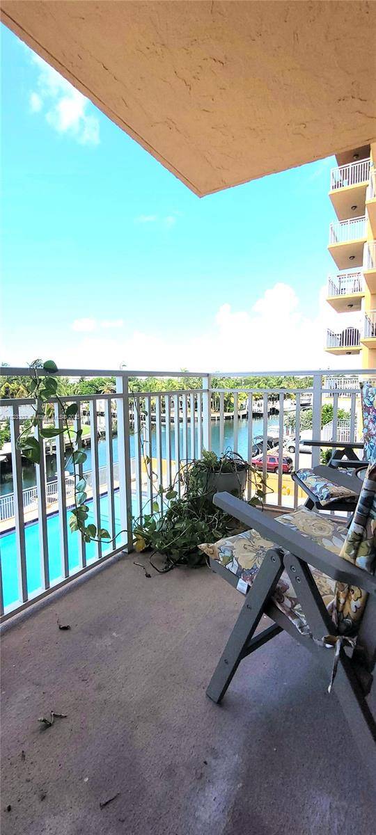 North Miami, FL 33181,2450 NE 135th St #305