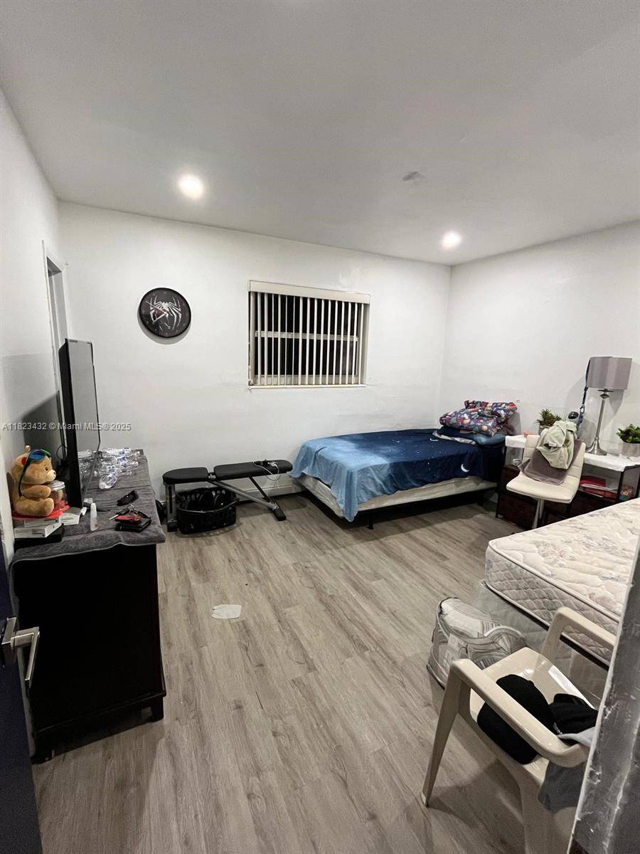 Hollywood, FL 33024,220 N 66th Ave