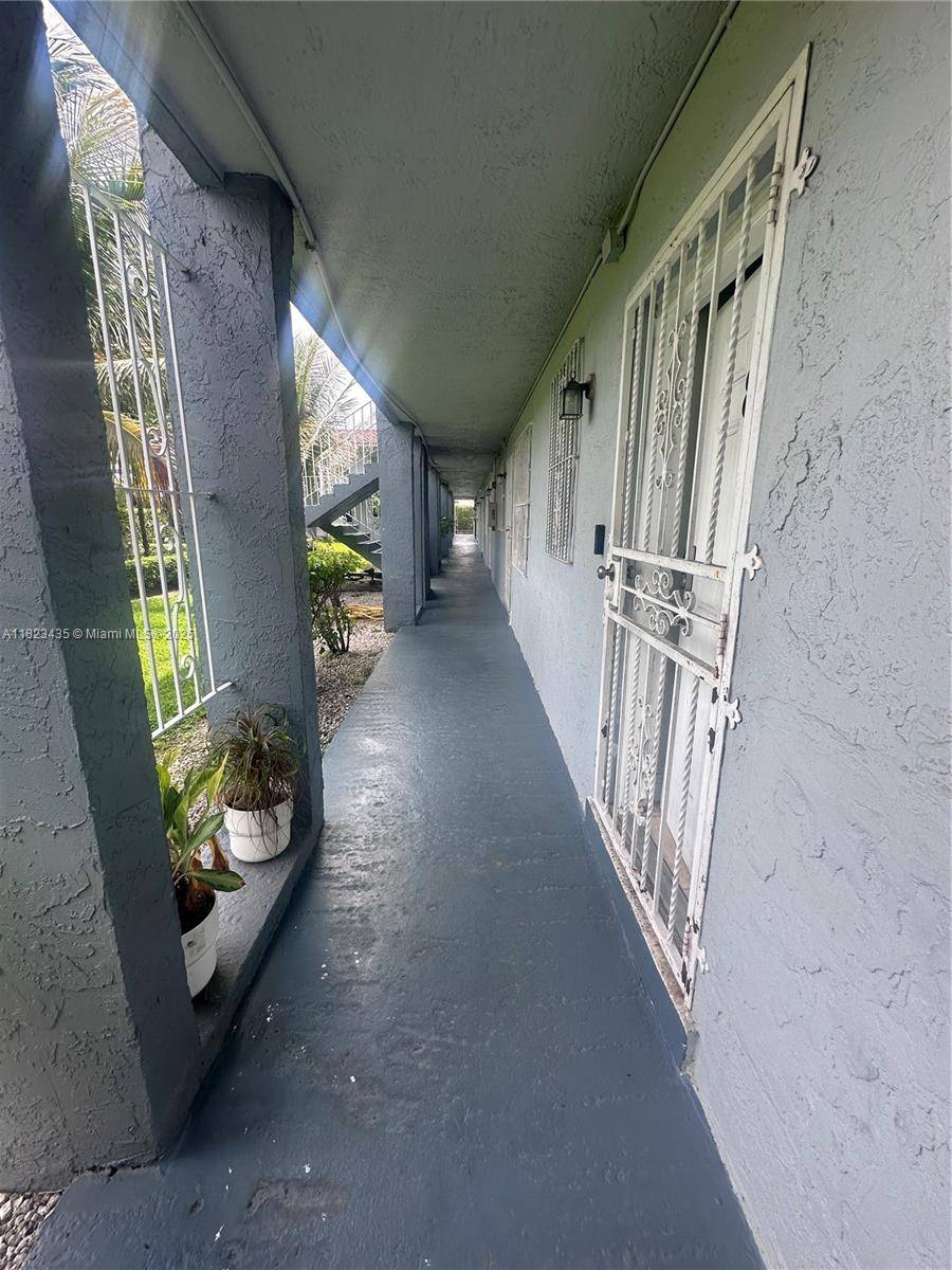 Opa-locka, FL 33054,4050 NW 135th St #8-9