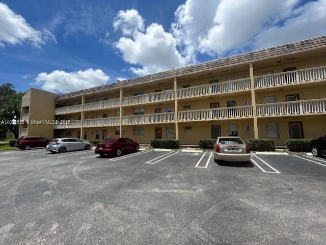 Tamarac, FL 33319,6200 NW 62nd St #104