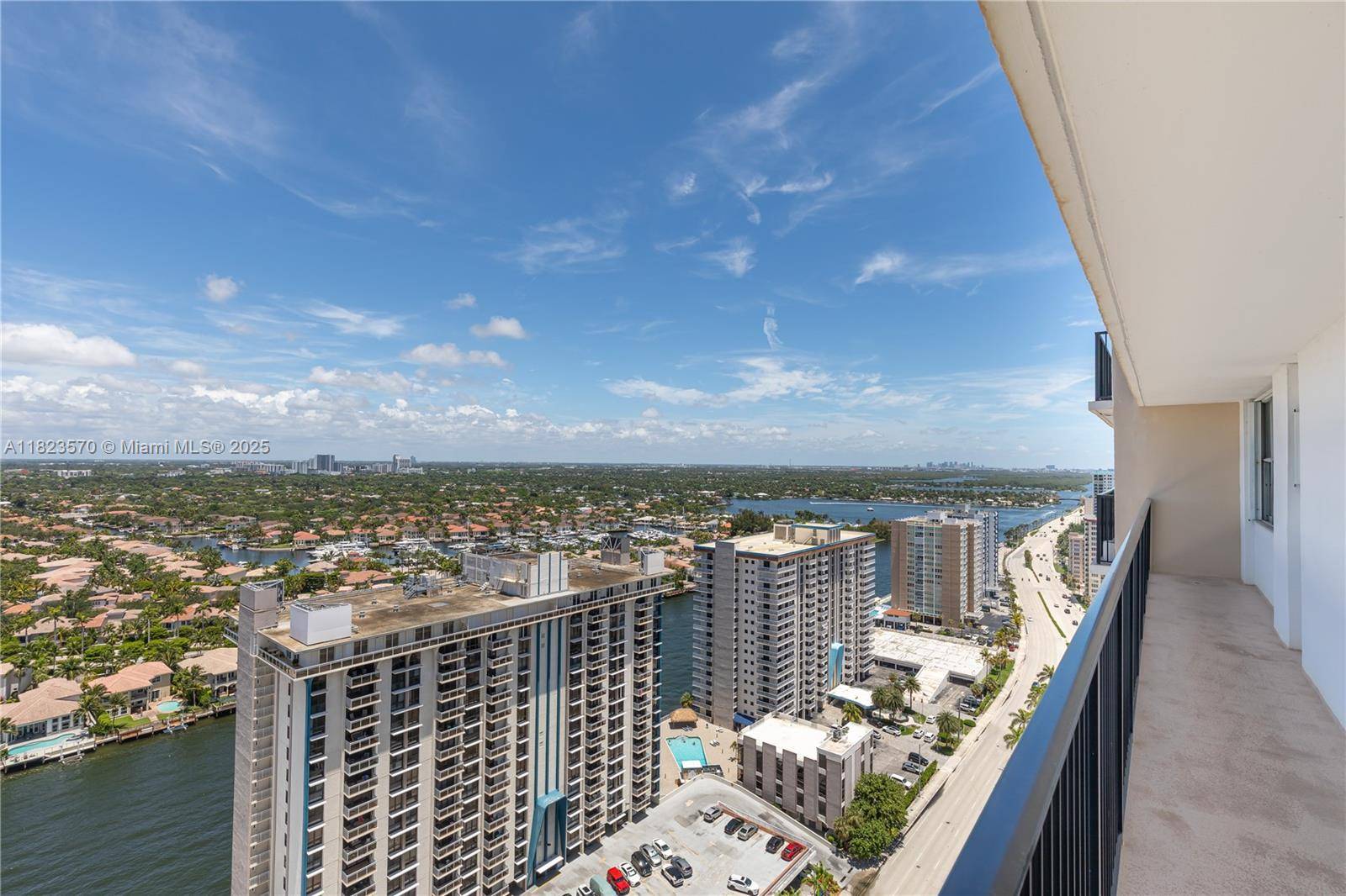 Hollywood, FL 33019,2101 S Ocean Dr #2707