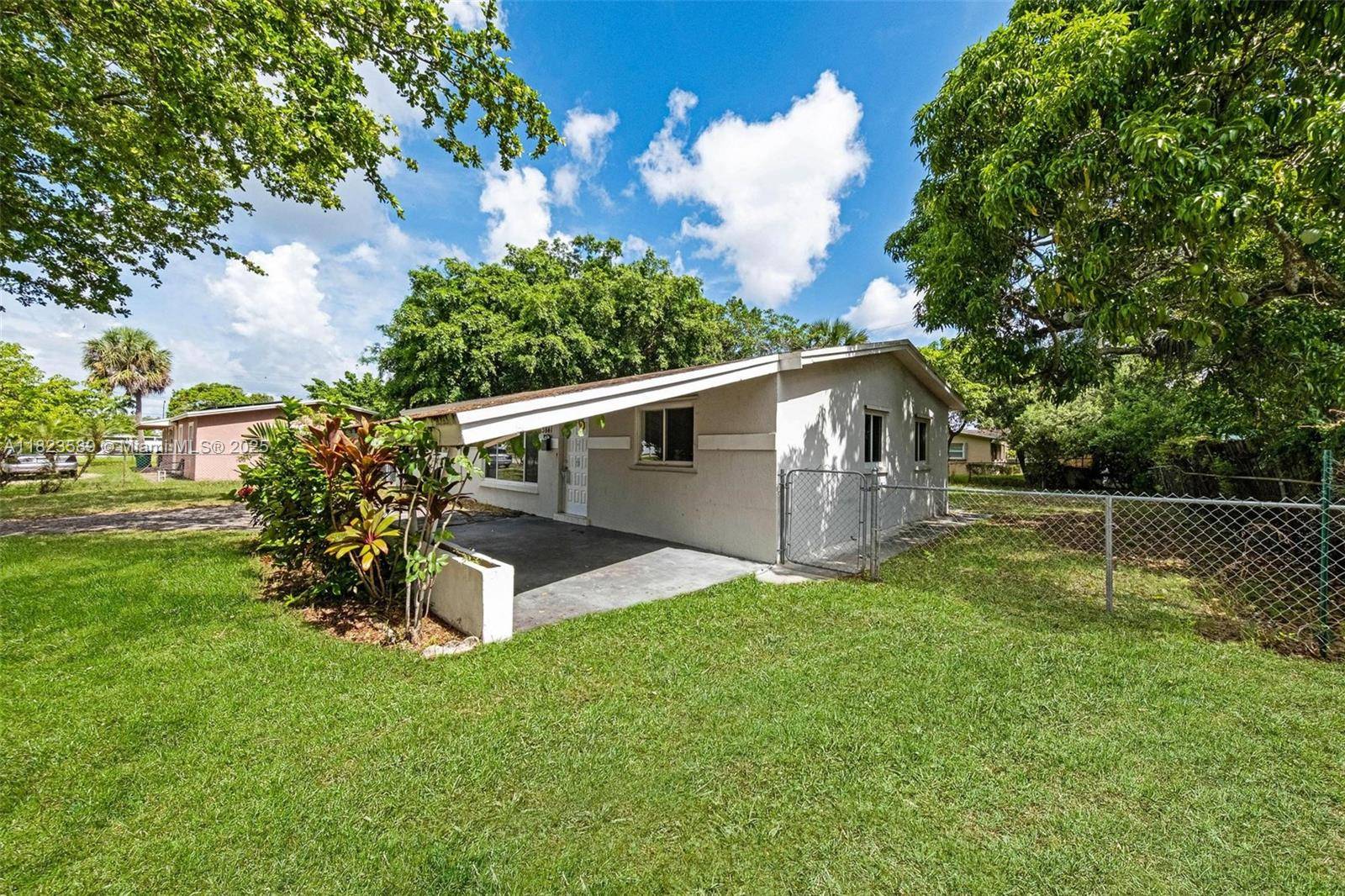 Lauderhill, FL 33311,3841 NW 7th Ct