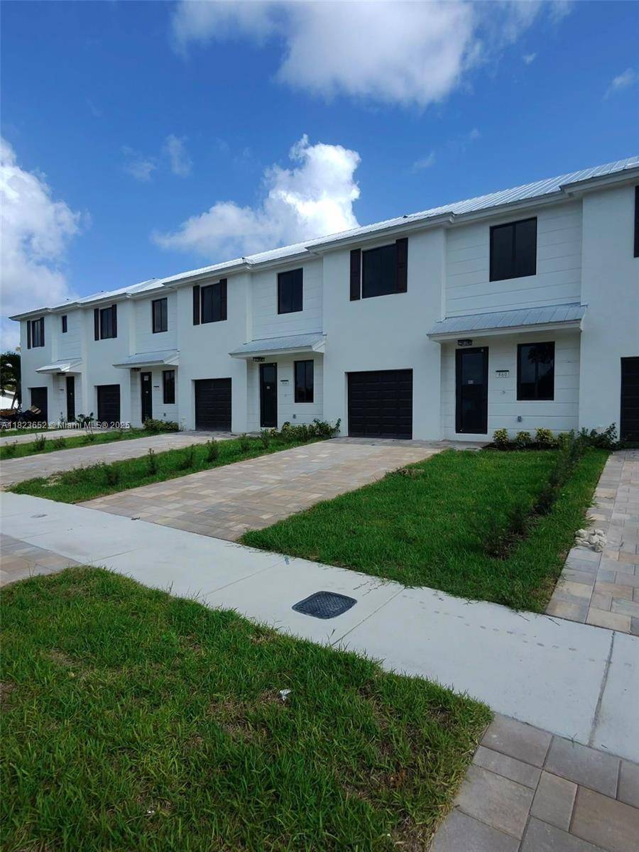 Florida City, FL 33034,880 SW 1st St #880