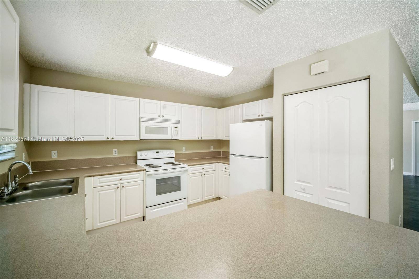 Cutler Bay, FL 33189,8995 SW 213th St