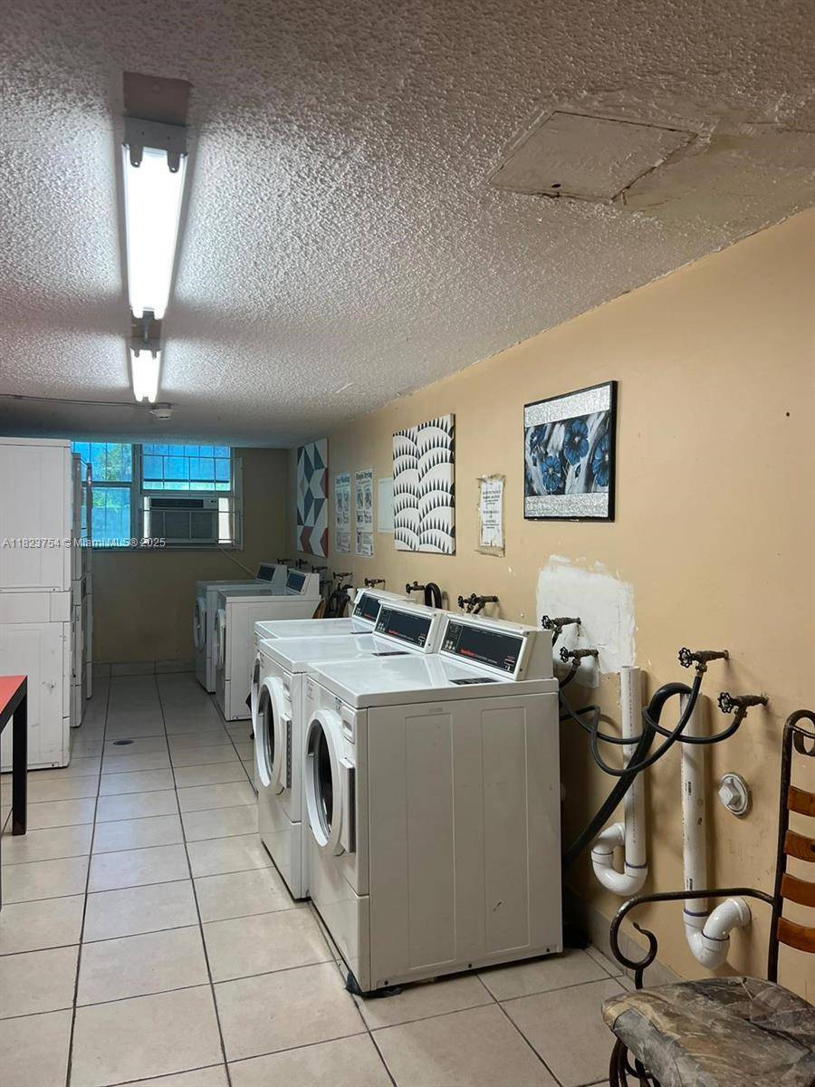 North Miami Beach, FL 33160,16465 NE 22nd Ave #217