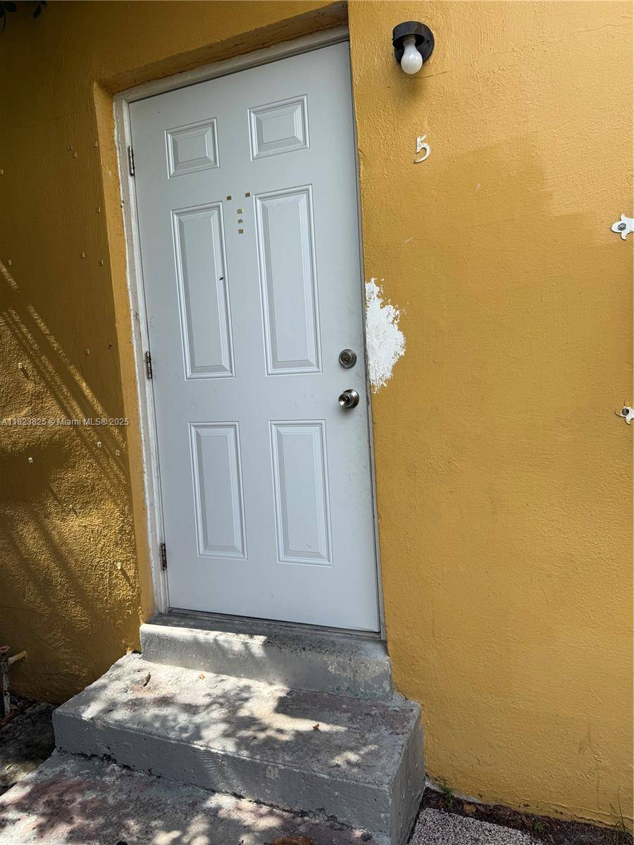 Fort Lauderdale, FL 33311,640 NW 10th Ter #5