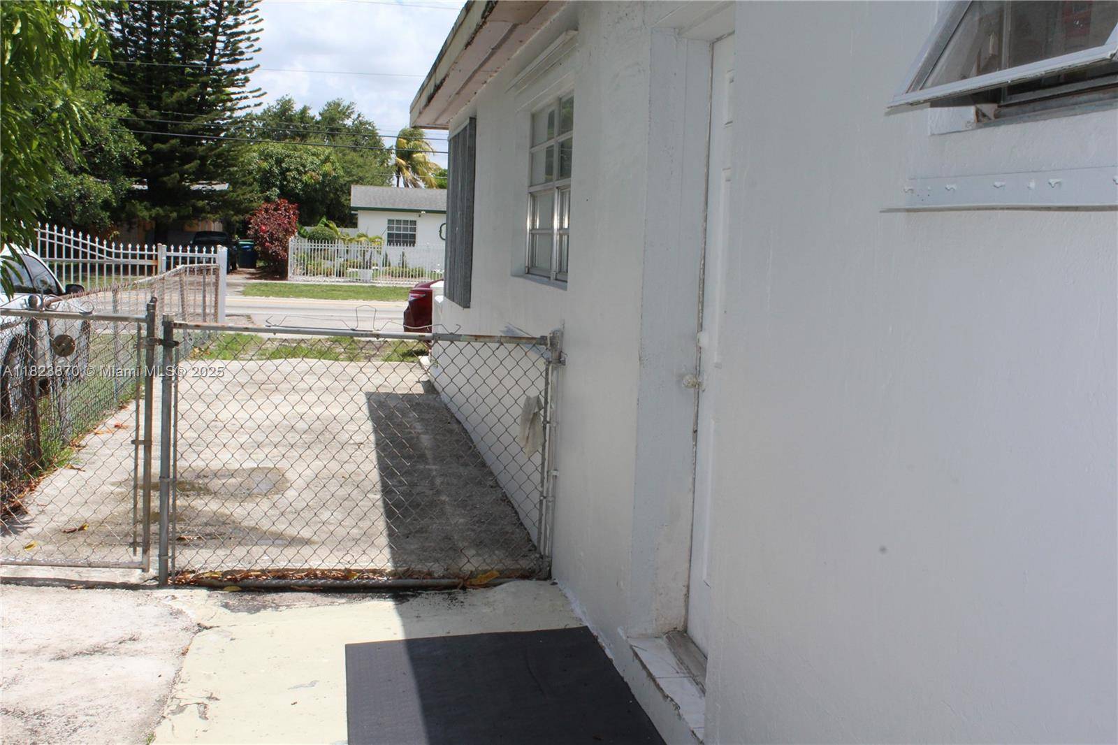 West Park, FL 33023,5661 SW 41st St
