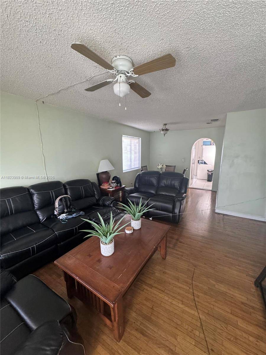 Hollywood, FL 33024,6413 Franklin St