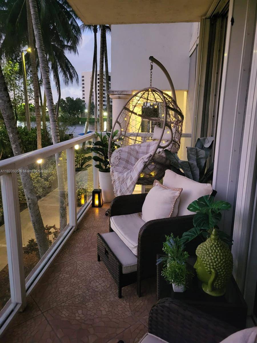 Miami, FL 33126,5099 NW 7th ST #205
