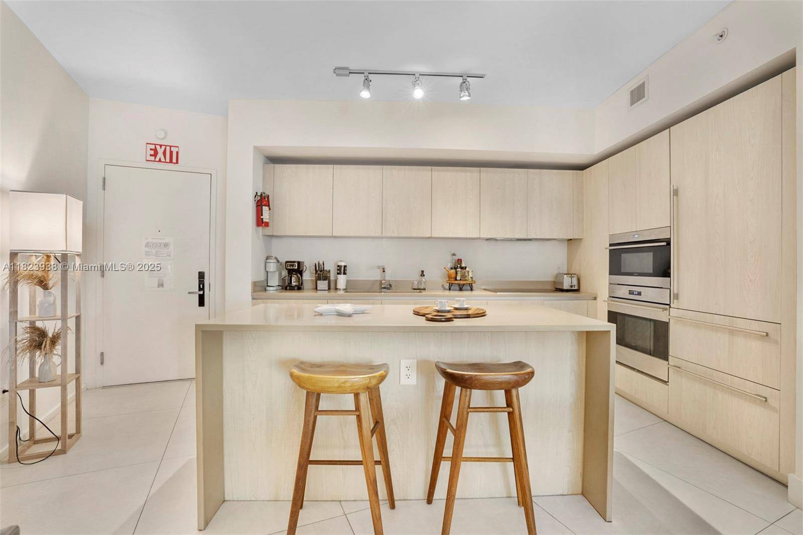 Hollywood, FL 33019,4111 S Ocean Dr #3709