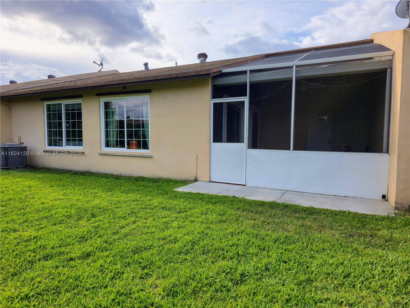 Miramar, FL 33025,9410 S Meadows Cir