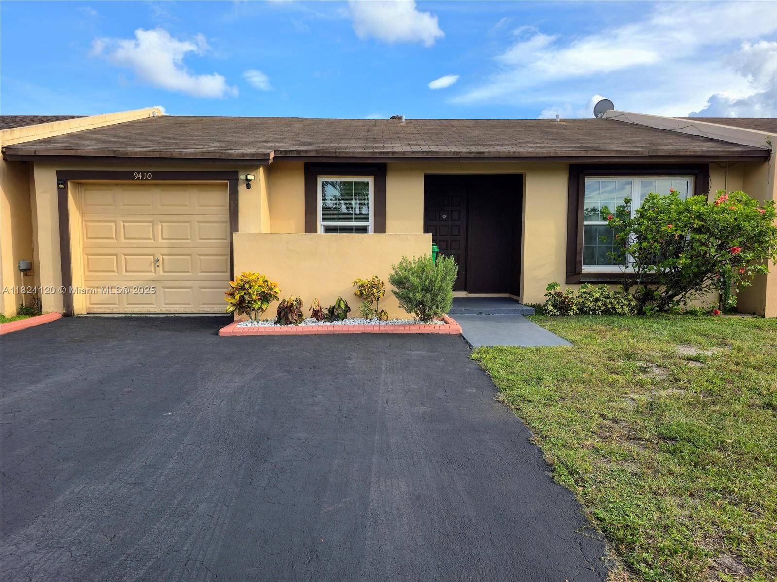 Miramar, FL 33025,9410 S Meadows Cir