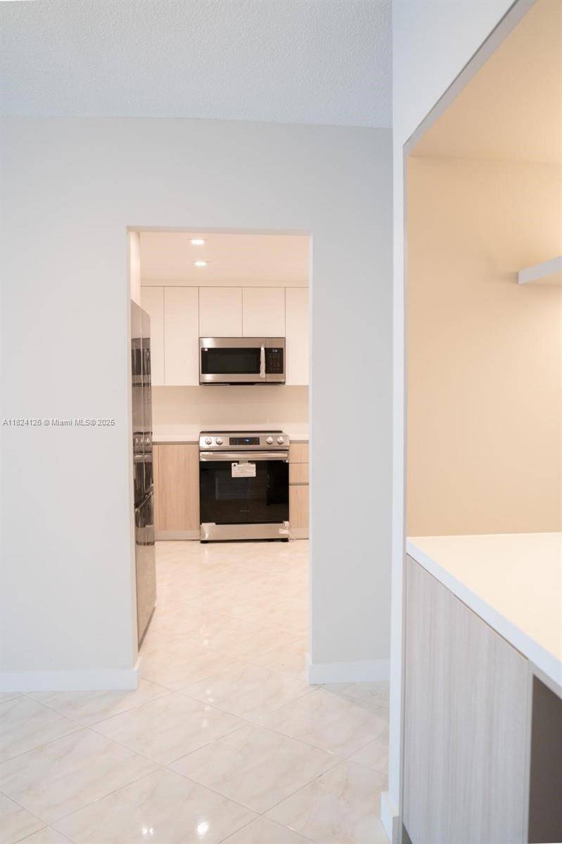 Sunny Isles Beach, FL 33160,400 Kings Point Dr #1222