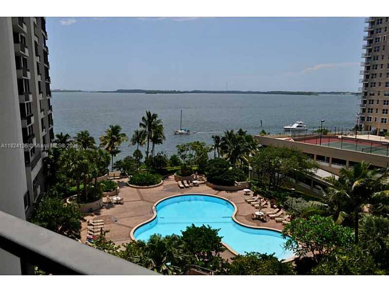 Miami, FL 33131,520 Brickell Key Dr #A811