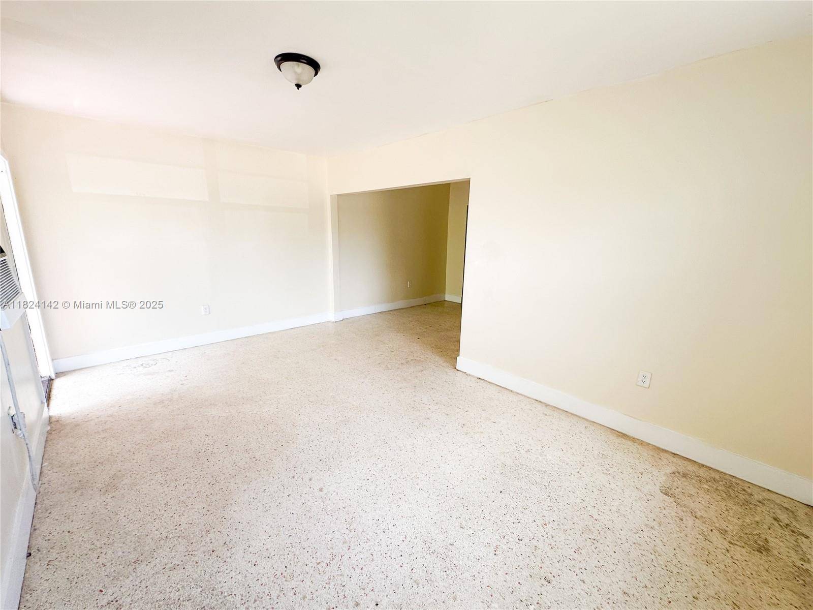 Miami Beach, FL 33141,2140 Bay Dr #2