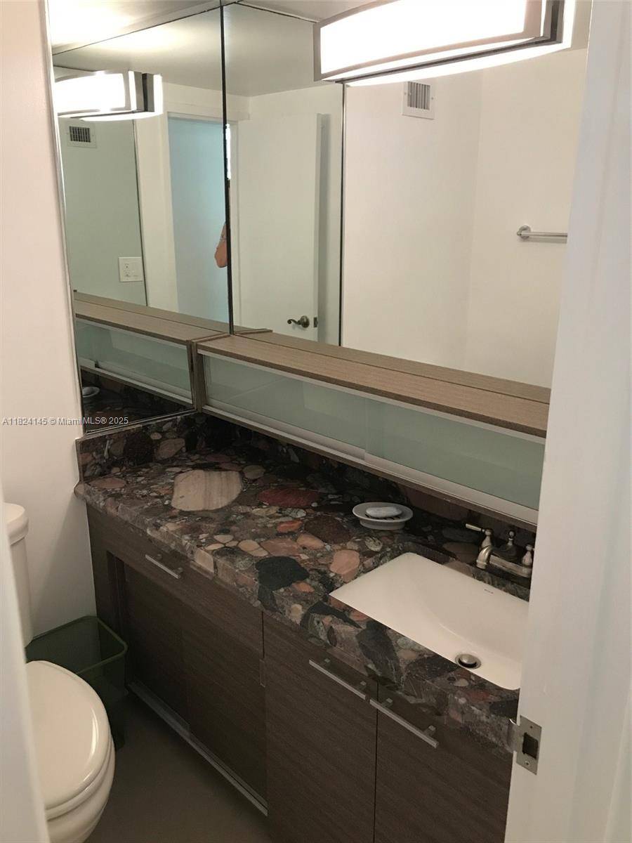 Miami Beach, FL 33139,100 Lincoln Rd #521